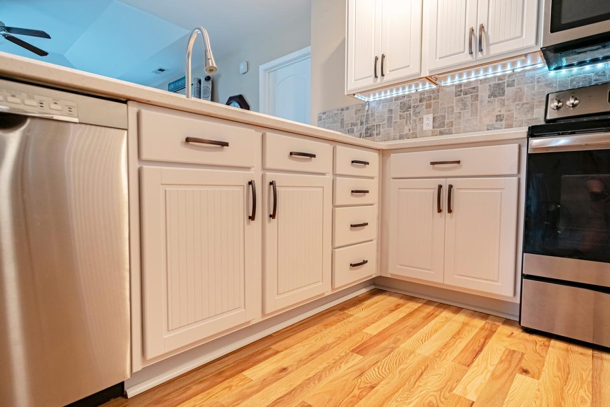 Cottage Style in Cascade White bottom cabinets